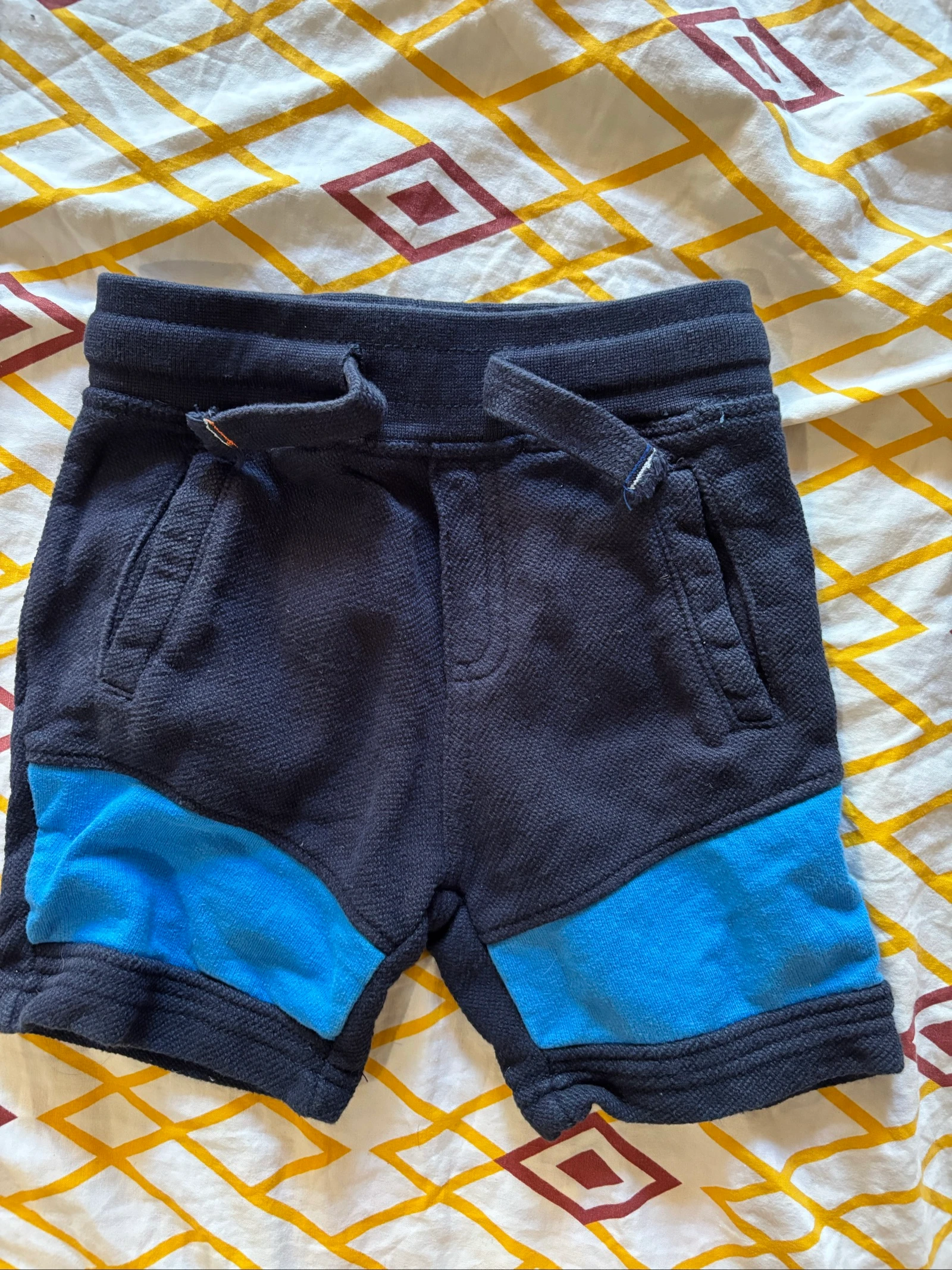 Short bleu marine enfant taille 3 ans 
